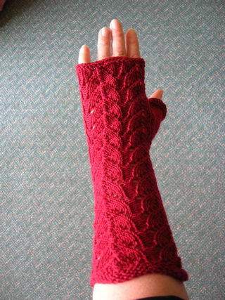 Crimson lace mitten